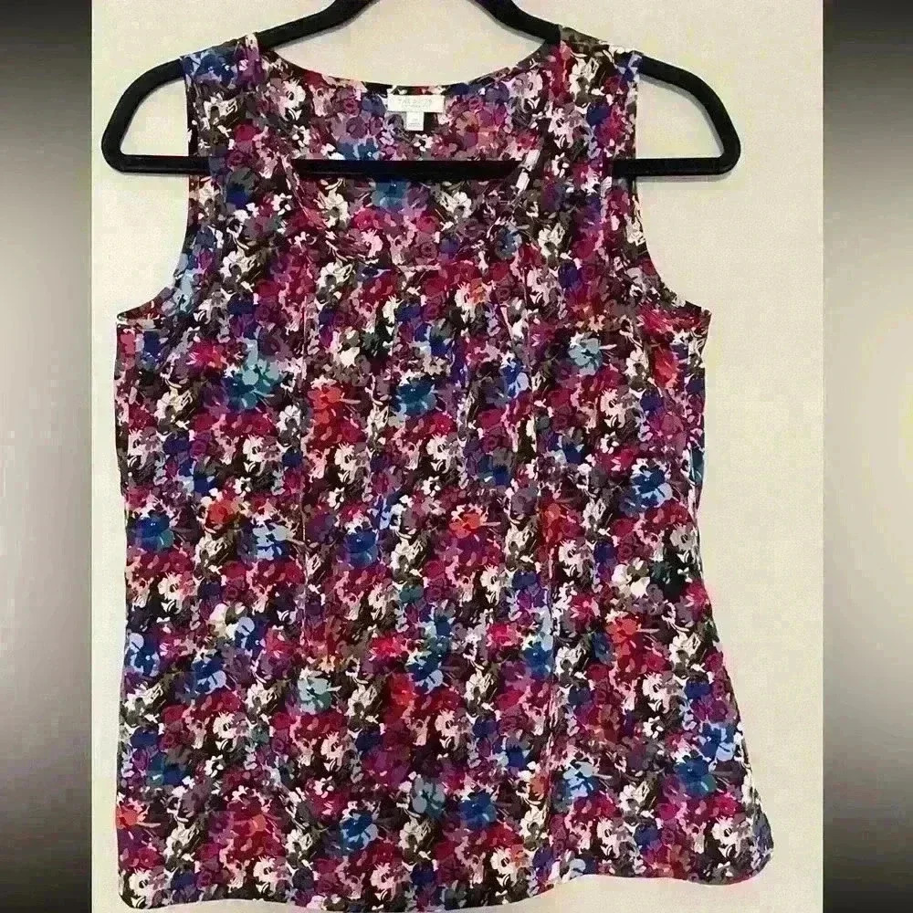 Talbots sleeveless/tank blouse, size Small Petite. Floral print.